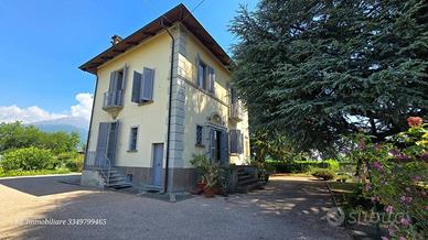Villa di 275 m² con più di 5 locali e box auto a V