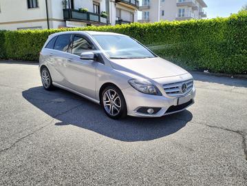 Mercedes-benz B 180 Benz Premium