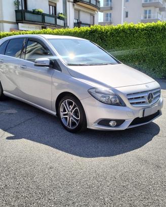 Mercedes-benz B 180 Benz Premium