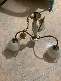 Antico lampadario metallo-vetro