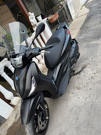 Beverly 300s