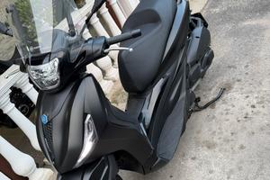 Beverly 300s