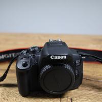 CANON  700D