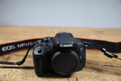 CANON  700D