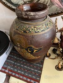 Vaso in terracotta decorato a mano