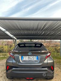 Toyota chr hybrid 