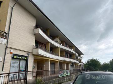 4 LOCALI A CONTRADA