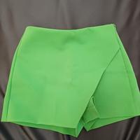 short verde  con pannelo a gonna  davanti 