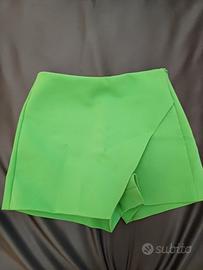 short verde  con pannelo a gonna  davanti 