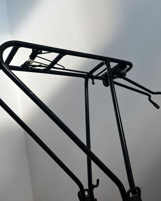 Portapacchi posteriore bici con luce Basta
