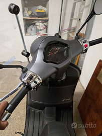 Vespa 300 s