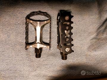 3 paia di pedali sportivi in alluminio 