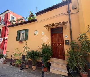 VILLA A SCHIERA D'ANGOLO A LANCIANO