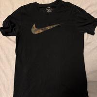 T-shirt nike