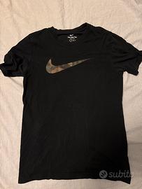 T-shirt nike