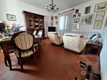 Casa indipendente di 130 m² con 5 locali e box aut