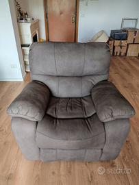 Poltrona con recliner manuale