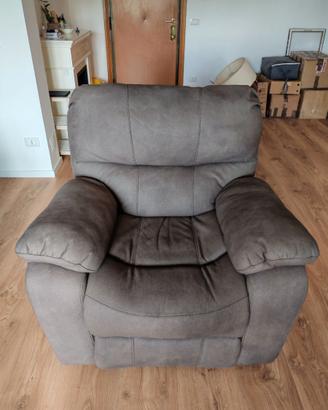 Poltrona con recliner manuale
