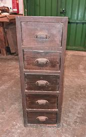Mobiletto vintage in legno a cassetti con maniglie