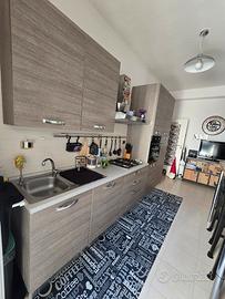 Cucina completa di elettrodomestici 