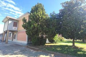 Villa di 900 m² con più di 5 locali a Stradella