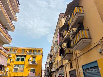 2 LOCALI A CASTELLAMMARE DI STABIA