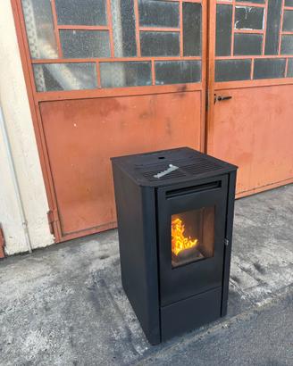 Stufa pellet 9,5 kW marca PUNTO FUOCO 🔥 