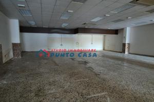 PALMA - Locale commerciale + n. 2 magazzini al P.T
