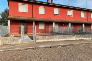 In campagna villetta con giardino eterrazzogrande