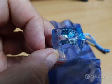 Anello con cristallo