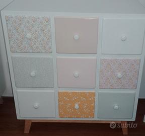 Mobiletto portaoggetti cameretta