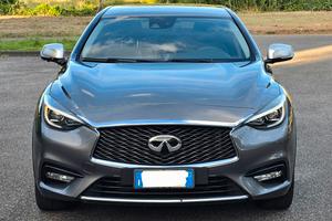 Infiniti Q30 1.5 diesel cambio automatico 