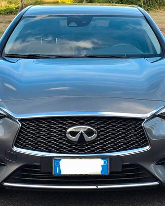 Infiniti Q30 1.5 diesel cambio automatico 