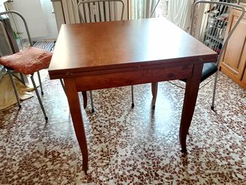 tavolo e 4 sedie 
