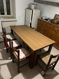 Tavolo 8 posti comodi e 6 sedie