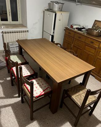 Tavolo 8 posti comodi e 6 sedie