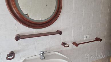 Set in legno scuro da bagno