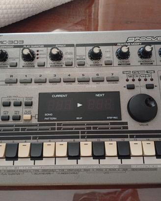 Roland MC 303