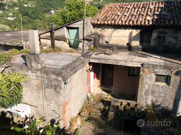 Casa indipendente con giardino a Buonvicino (CS)