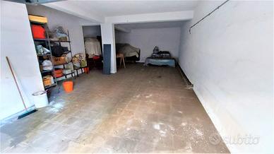 Ampio Garage-Deposito di 50 Mq Ben Accessibile