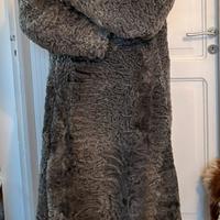 Pelliccia Astrakan grigio