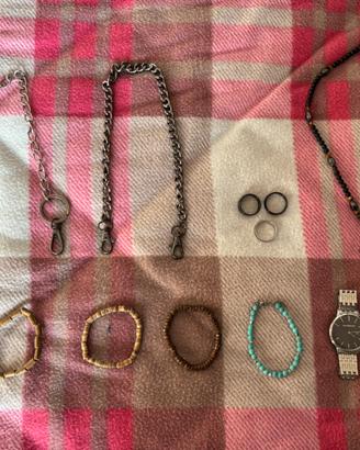 Bigiotteria varia e un orologio