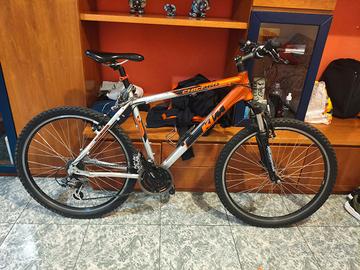  bicicletta fuoristrada in buone condizi