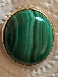 Gioiello in oro e malachite
