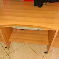 SCRIVANIA CON RUOTE PORTA PC