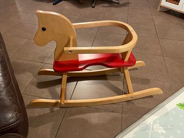 Cavallo a dondolo per bambini