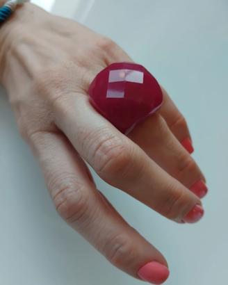 Anello grande rosso effetto agata – pietra lavorat
