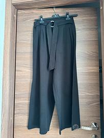 Pantaloni culotte neri a gamba larga con cintura