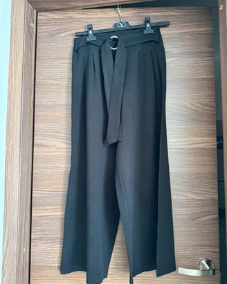 Pantaloni culotte neri a gamba larga con cintura