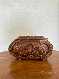 Portaoggetti in legno intarsiato